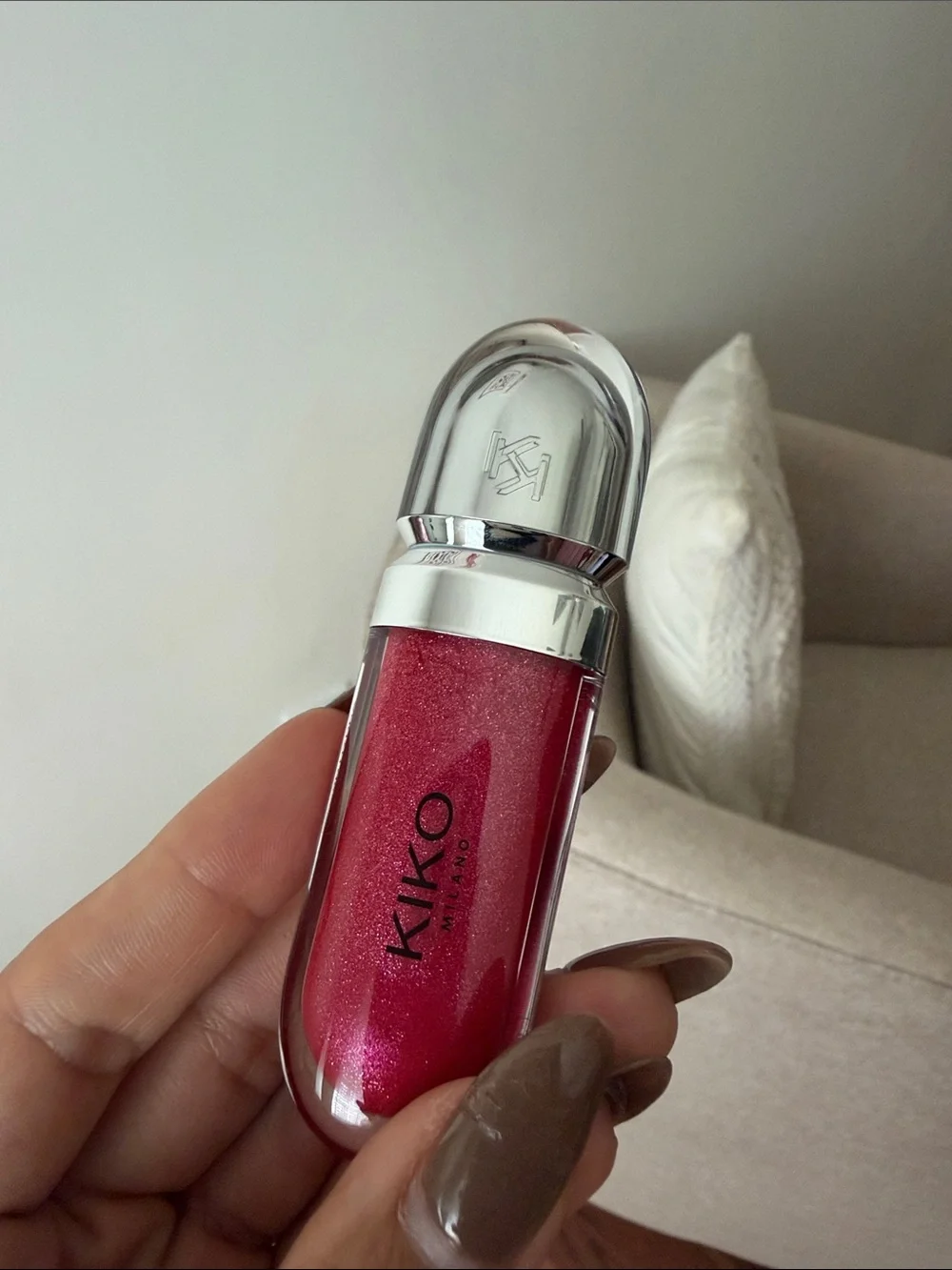 3D-effect moisturising lip gloss